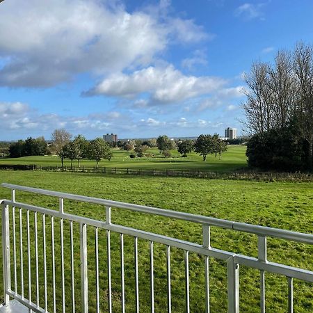 3 Bedroom Apartment With Golf Course View Newcastle upon Tyne Exterior foto
