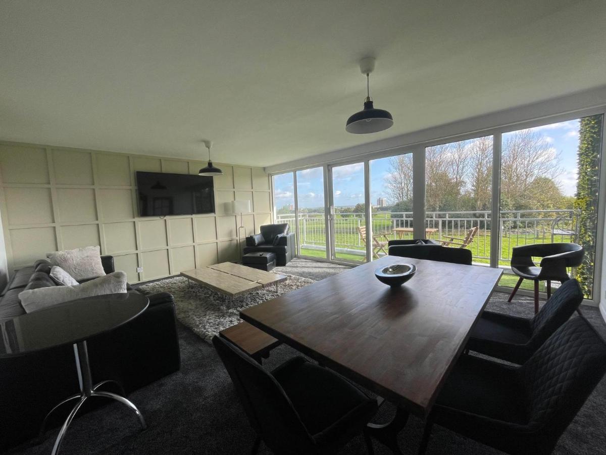 3 Bedroom Apartment With Golf Course View Newcastle upon Tyne Exterior foto