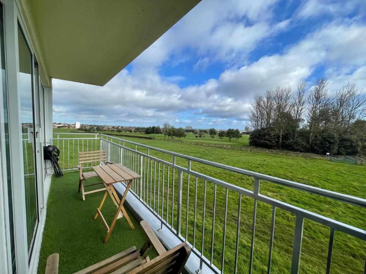 3 Bedroom Apartment With Golf Course View Newcastle upon Tyne Exterior foto