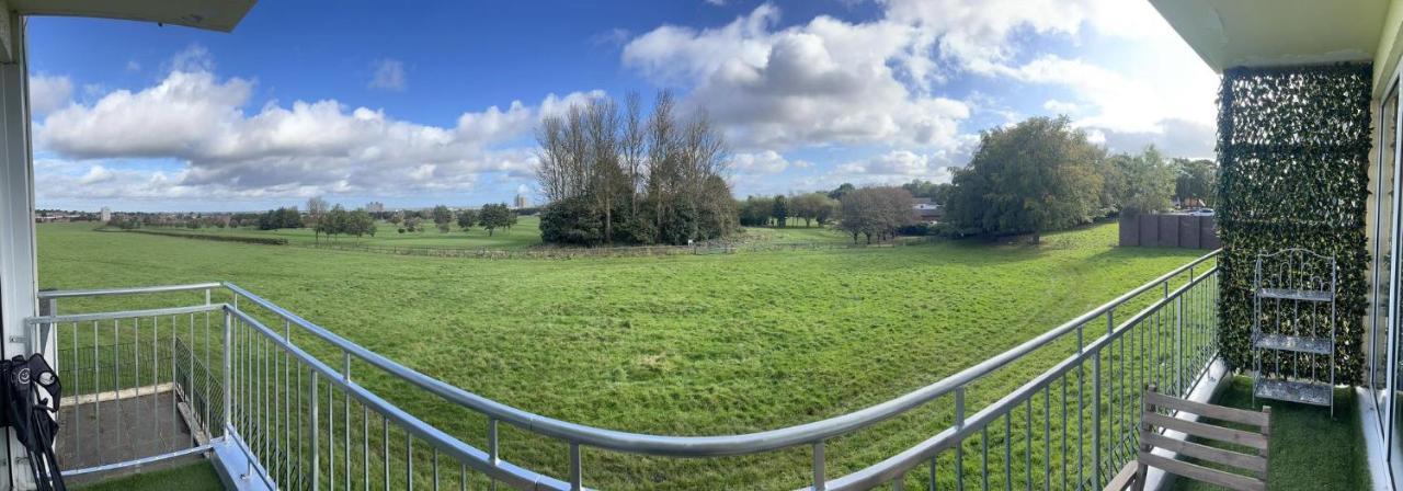 3 Bedroom Apartment With Golf Course View Newcastle upon Tyne Exterior foto