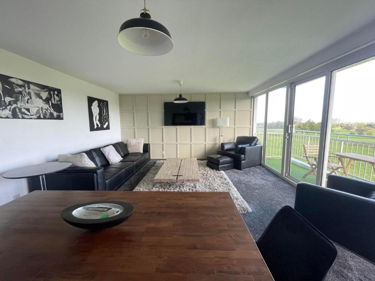 3 Bedroom Apartment With Golf Course View Newcastle upon Tyne Exterior foto