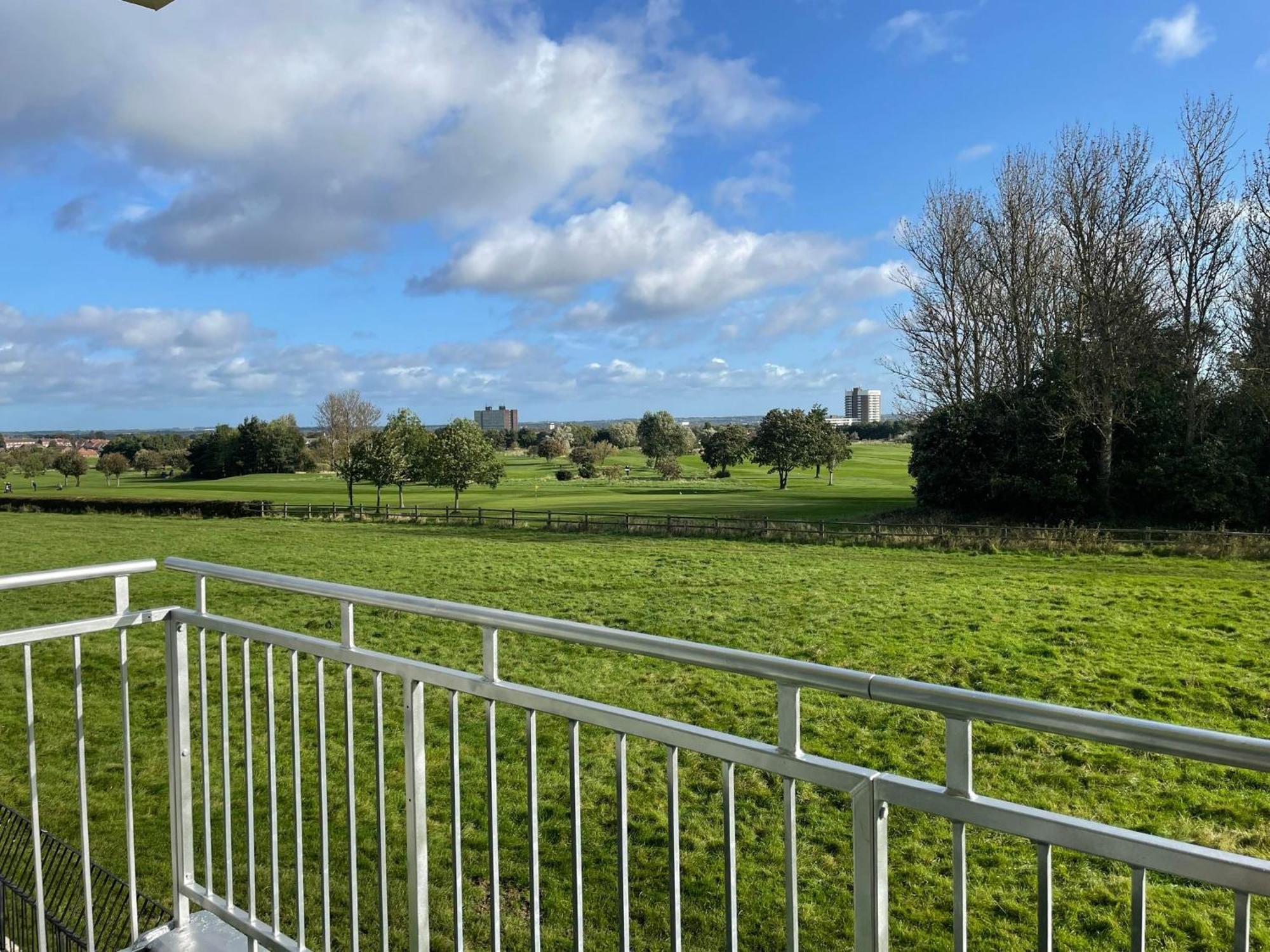 3 Bedroom Apartment With Golf Course View Newcastle upon Tyne Exterior foto